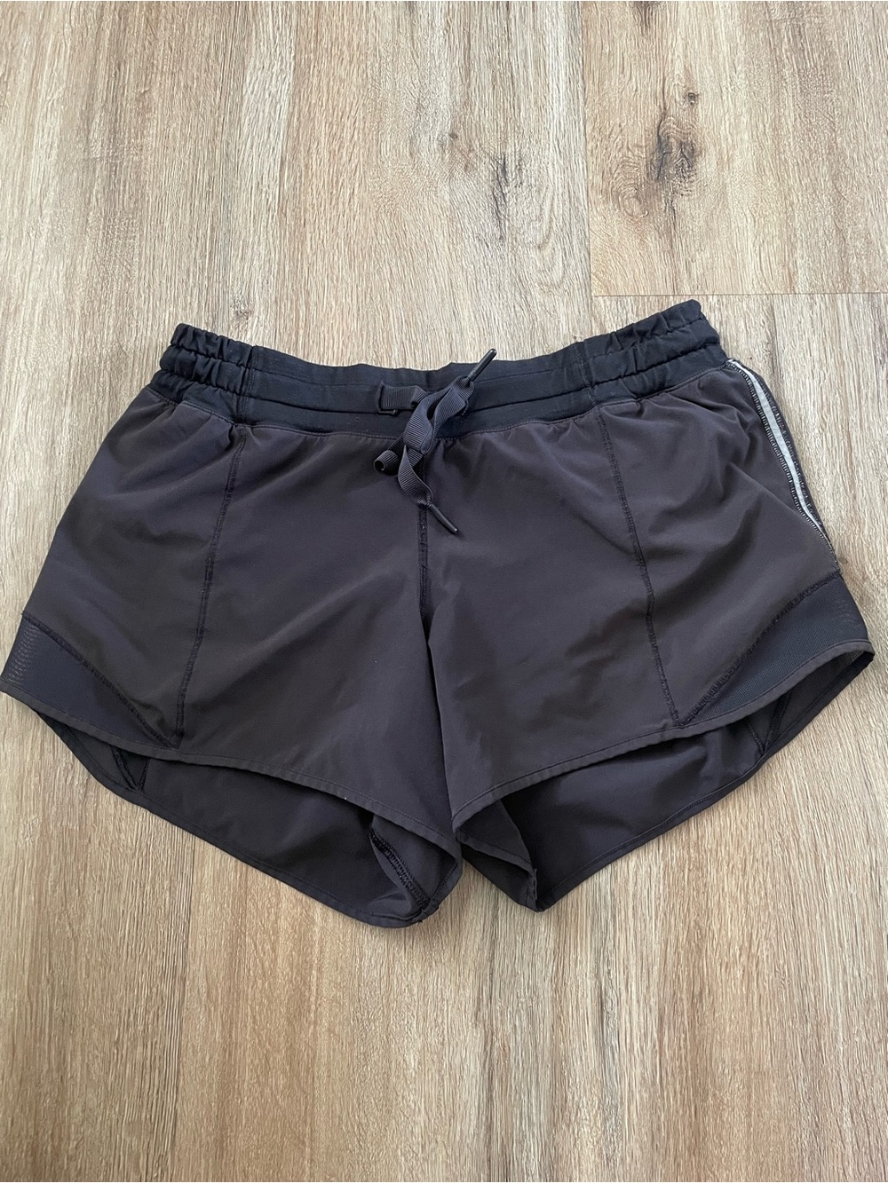 Lululemon hotty hot shorts size 4